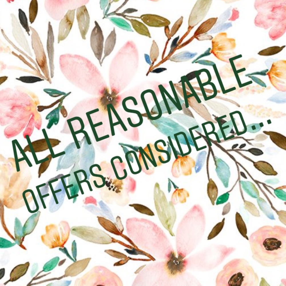 ⭐️Reasonable offers welcome⭐️